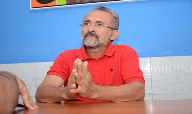 Ademar Delgado, não conseguiu deixar a Prefeitura de Camaçari na forma como ele sempre falou que deixaria: com as contas em dias e sem dever a ninguém (Foto: Reprodução) Ademar Delgado, não conseguiu deixar a Prefeitura de Camaçari na forma como ele sempre falou que deixaria: com as contas em dias e sem dever a ninguém (Foto: Reprodução)
