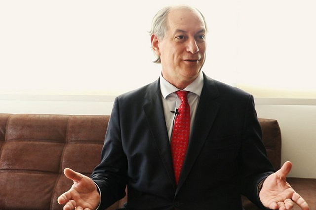Ciro não poupou também o atual presidente Michel Temer que, segundo ele, 'está envolvido até o pescoço em tudo que não presta'