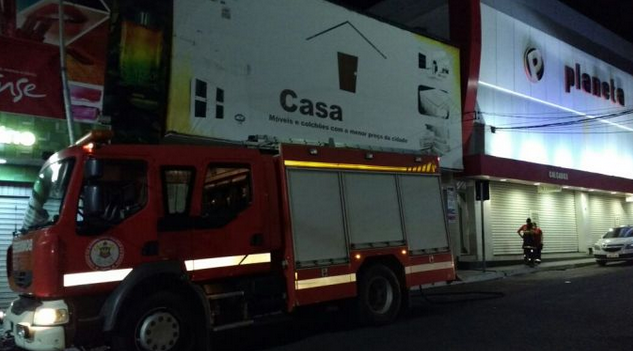 Ainda não há um relatório sobre as causas do incêndio, mas acredita-se que o fogo teria iniciado após um curto circuito nas fiações de um ventilador que ficou ligado