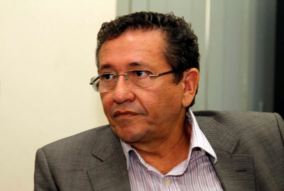 O deputado federal Luiz Carlos Caetano (PT), se solidarizou com a dor do prefeito Elinaldo (DEM), pelo falecimento do seu pai, Sr. Linaldo Araújo
