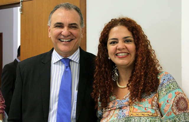 O deputado federal Nelson Pelegrino e a especialista em Direito Previdenciário Ana Izabel Jordão vão falar sobre o Sistema de Seguridade Social e os principais pontos da PEC