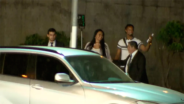 Goleiro Bruno deixou a cadeia pela porta da frente, mas não falou com a imprensa (Foto: Reprodução/TV Globo)