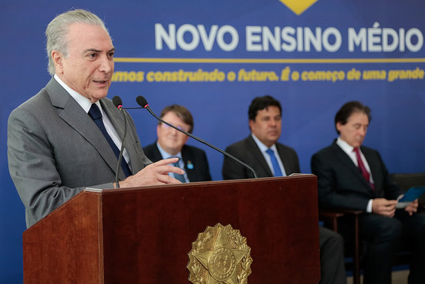 A proposta da reforma prevê flexibilização das disciplinas e aumento da oferta de ensino em tempo integral (Foto: Marcos Corrêa/PR)