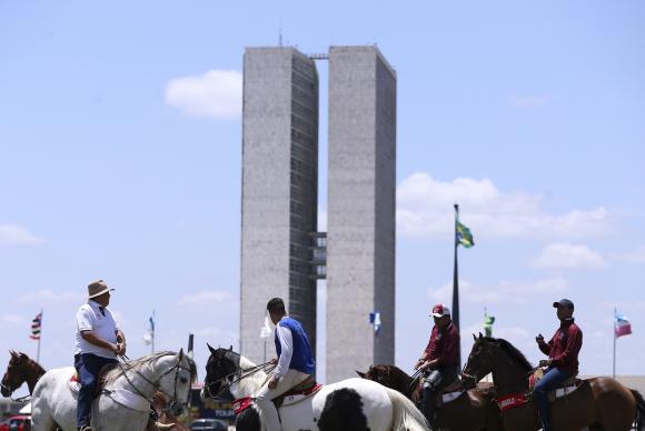 Sertanejos protestaram em Brasília contra proibição da vaquejada (Foto: Marcelo Camargo/Arquivo/Agência Brasil)