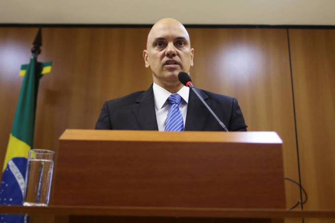 O ministro da Justiça embarcou ainda nesta manhã para Brasília, onde se reuniu com o presidente Temer