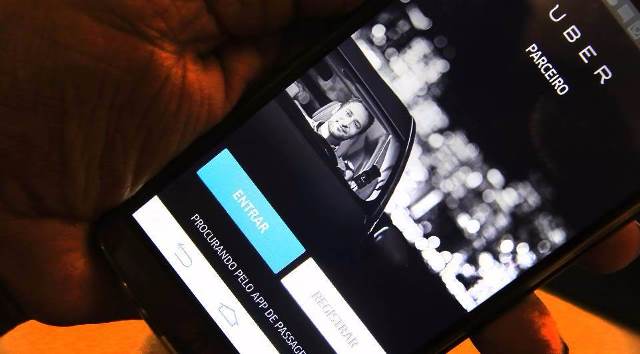 Com o nome de UberBr, uma página falsa no Facebook afirma que irá premiar os usuários com um desconto de R$ 100