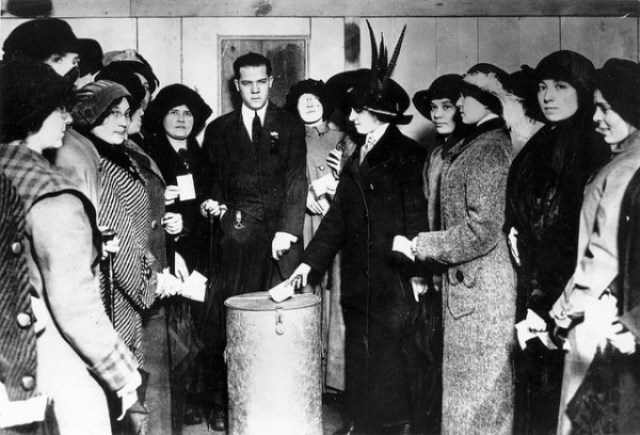A conquista foi consagrada, após anos de luta, no Código Eleitoral Provisório, de 1932, do governo Getúlio Vargas
