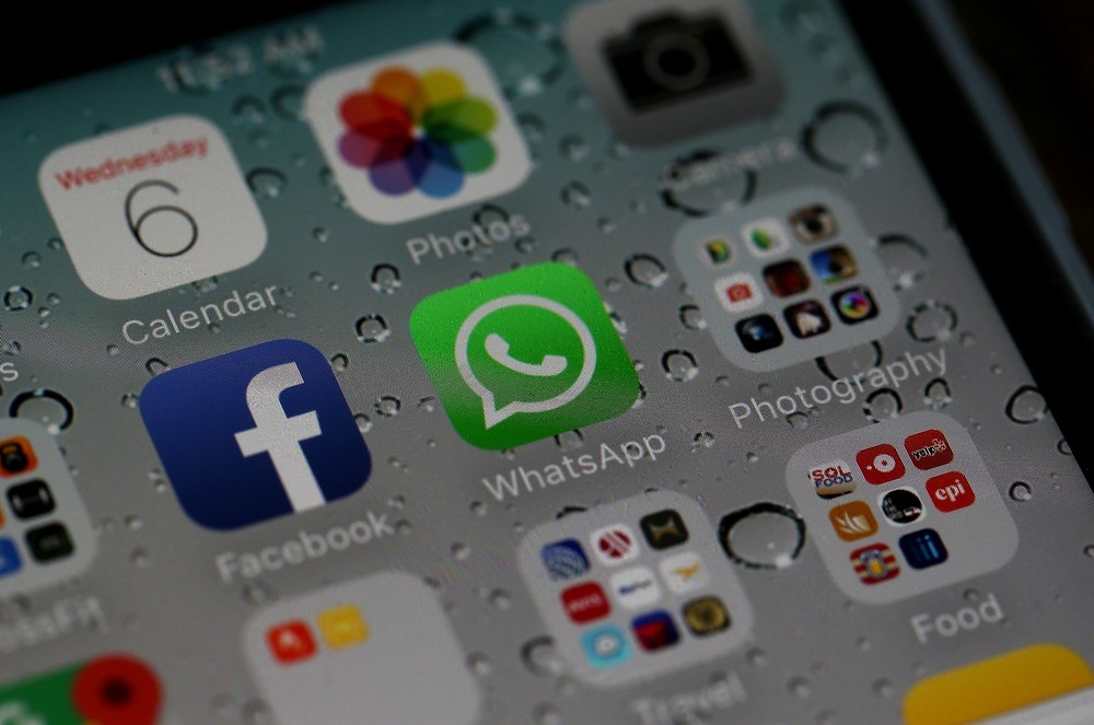 Aplicativos do Facebook e WhatsApp no iPhone (Foto: Justin Sullivan/Getty Images/AFP) Aplicativos do Facebook e WhatsApp no iPhone (Foto: Justin Sullivan/Getty Images/AFP)