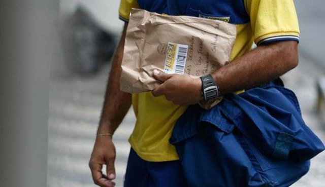 Segundo o Sindicato, a falta de efetivo pessoal tem atrasado as entregas; último concurso aconteceu em 2011 (Foto: Raul Spinassé/ AgÊncia A Tarde) Segundo o Sindicato, a falta de efetivo pessoal tem atrasado as entregas; último concurso aconteceu em 2011 (Foto: Raul Spinassé/ AgÊncia A Tarde)