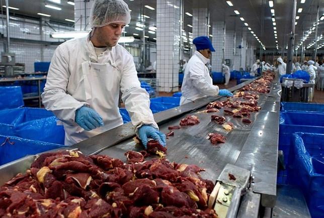 A suspensão da produção afeta unidades do grupo em vários estados