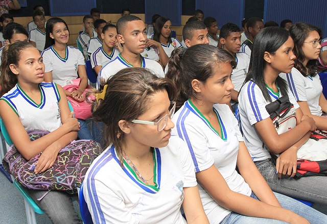 Alunos da rede municipal voltam as aulas em Camaçari nesta segunda-feira (Foto: Ascom/PMC)