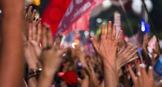 Opositores à terceirização dizem que haverá demissão em massa de funcionários e a 'pejotização' decorrente da terceirização