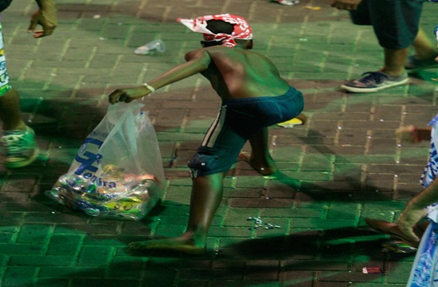 Trabalho precoce atinge 5,5% das crianças e adolescentes baianos (240 mil pessoas) de 5 a 17 anos, diz estudo (Foto: Joá Souza l Ag. A TARDE)
