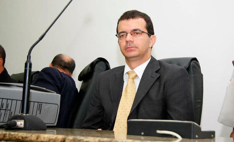 Juiz José Brandão Netto diz que o objetivo é combater a evasão escolar (Foto: Carlos Augusto | Reprodução | Jornal Grande Bahia)
