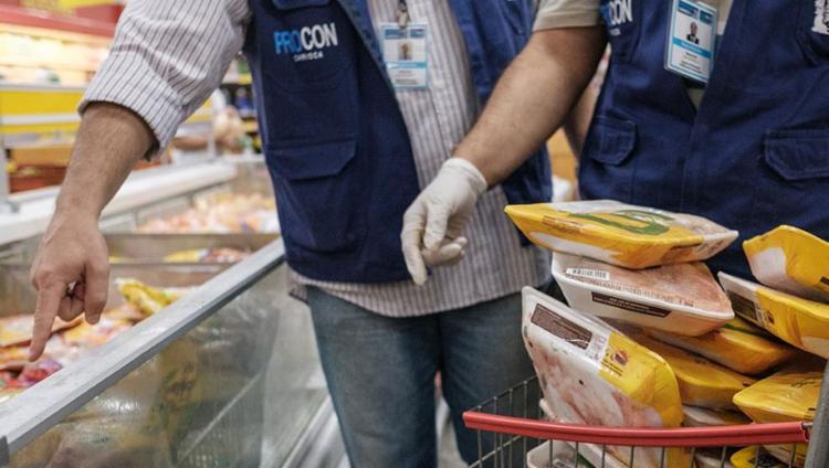 Empresas têm até 5 dias para recolher os produtos (Foto: Yasuyoshi Chiba | AFP)