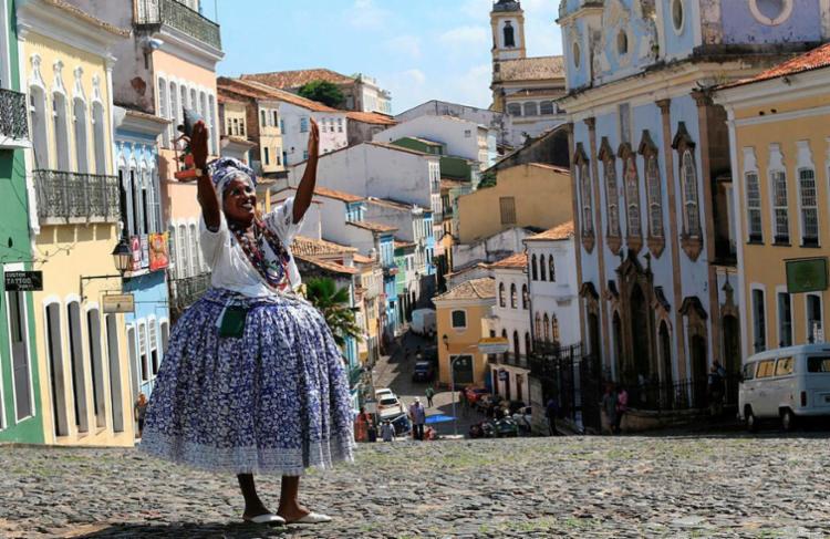Casario e baiana são dois ícones de Salvador (Foto: Adilton Venegeroles | Ag. A Tarde)