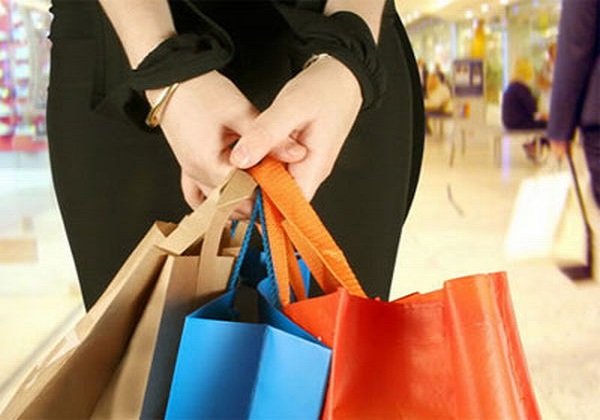 Como o consumo consciente está presente em muitas discussões e deve ser colocado em prática, Rina dá dicas importantes para que essas pessoas reflitam e possam agir de forma mais responsável