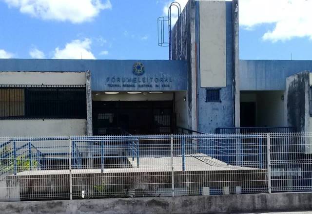 A Polícia Federal foi acionada e já esteve no local investigando as evidências do crime. A equipe de segurança do fórum, assim como demais servidores lotados na unidade eleitoral, foram ouvidos na manhã de hoje (Foto: CFF/Marcelo Franco)