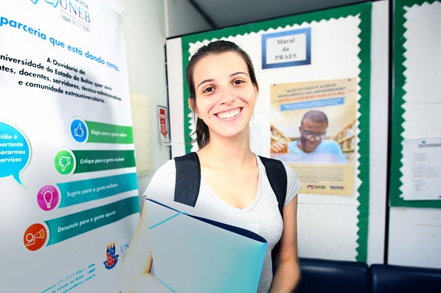 A iniciativa é dirigida aos estudantes em condições de vulnerabilidade socioeconômica, apoiando para que continuem os estudos, evitando o abandono do curso e contribuindo para que concluam suas graduações (Foto: Daniele Rodrigues/GOVBA)