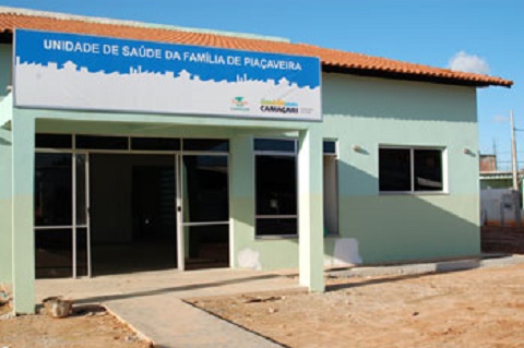 Dentro da USF, eles quebraram armários e ensoparam estopas com produtos inflamáveis e acenderam próximo a uma das paredes da unidade