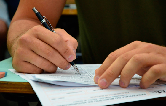 Os contratados terão carga horária de 20h a 40h semanais, com salários que variam entre R$ 937,00 e R$ 2.500,00 Os contratados terão carga horária de 20h a 40h semanais, com salários que variam entre R$ 937,00 e R$ 2.500,00