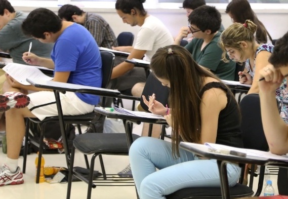Os salários chegam a R$ 4.388,32; confira as datas de inscrição e requisitos Os salários chegam a R$ 4.388,32; confira as datas de inscrição e requisitos