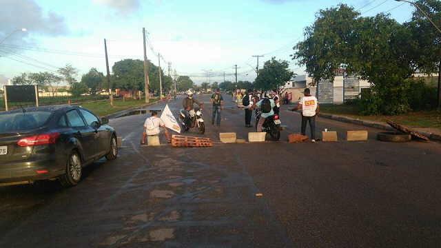 Bloqueio na altura do Hospital Geral de Camaçari (HGC) Bloqueio na altura do Hospital Geral de Camaçari (HGC)