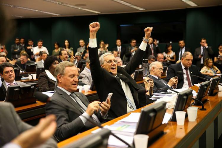Proposta, que serve como termômetro para reforma da Previdência, teve 27 votos a favor e 10 contrários 4 (Foto: Marcelo Camargo l Agência Brasil)