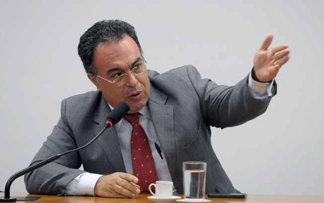 Ex-deputado André Vargas é condenado a 4 anos e meio de prisão