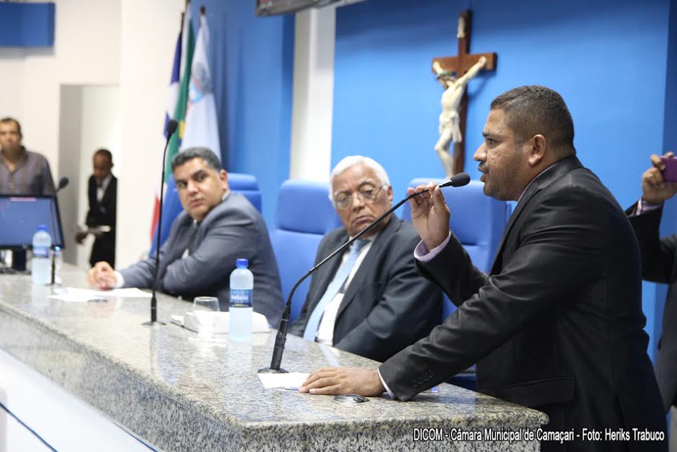 A Audiência, proposta pelo vereador Binho do Dois de Julho (PC do B), contou com a participação de dirigentes sindicais, representantes de movimentos sociais e muitos desempregados A Audiência, proposta pelo vereador Binho do Dois de Julho (PC do B), contou com a participação de dirigentes sindicais, representantes de movimentos sociais e muitos desempregados