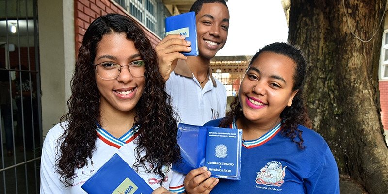 Jovens selecionados para o Programa Primeiro Emprego estão sendo convocados