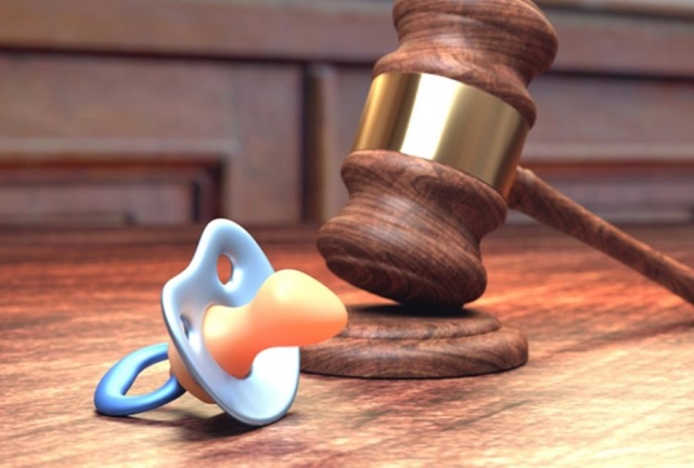 Há a necessidade de uma decisão judicial que autorize a diminuição ou até mesmo a extinção da obrigação de pagar a pensão alimentícia