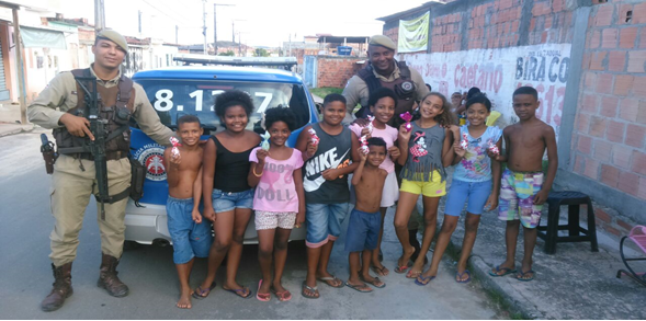 De acordo com 12º BPM, a iniciativa partiu do Soldado PM Castro, que se sentiu sensibilizado ao saber que muitas daquelas crianças que sempre os saudavam nas ruas, provavelmente não iriam receber ovos de Páscoa, devido às condições financeiras de suas famílias