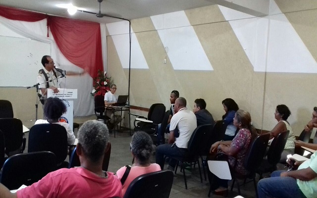 O Comandante do 12° Batalhão da Polícia Militar, Coronel PM Henrique Melo, se reuniu com os proprietários de bares do bairro para tentar botar ordem na casa