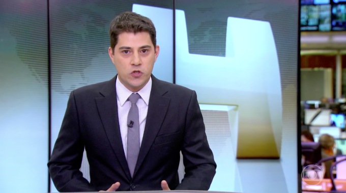Evaristo Costa leu posicionamento da emissora em apoio a campanha de atrizes contra assédio