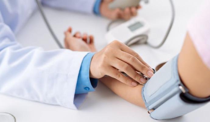 O número dos brasileiros diagnosticados com hipertensão saltou de 22,5% da população em 2006 para 25,7% em 2016