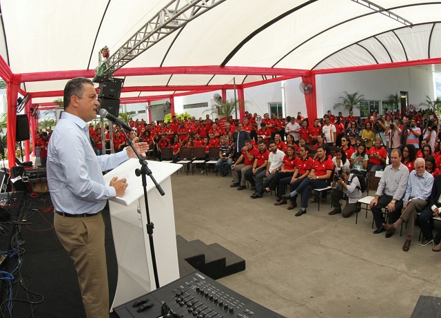 O governador Rui Costa (PT) participou da solenidade de comemoração dos dez anos de operação da fabricante japonesa de pneus Bridgestone na Bahia (Foto: Manu Dias/GOVBA)
