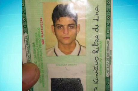 Lucas Vinícius foi atingido na perna (Foto: Reprodução/Record TV Itapoan) Lucas Vinícius foi atingido na perna (Foto: Reprodução/Record TV Itapoan)