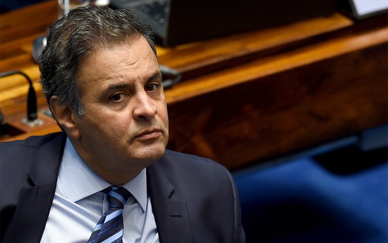 A lista completa de materiais apreendidos inclui telefones celulares, obras de arte, documentos e anotações sobre a Construtora Norberto Odebrecht e Joesley Batista (Foto: AFP) A lista completa de materiais apreendidos inclui telefones celulares, obras de arte, documentos e anotações sobre a Construtora Norberto Odebrecht e Joesley Batista (Foto: AFP)