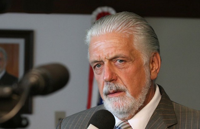 Jaques Wagner: 'Vice-presidente, vice-governador e vice-prefeito só servem para tramar. Vice é gasto de dinheiro, fórum de intriga e fórum de constituição de golpe' Jaques Wagner: 'Vice-presidente, vice-governador e vice-prefeito só servem para tramar. Vice é gasto de dinheiro, fórum de intriga e fórum de constituição de golpe'