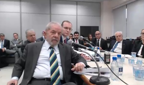 Segundo a defesa de Lula, a ex-primeira-dama não exerceu a opção de compra após a OAS assumir o imóvel. Em 2015, Marisa Letícia pediu a restituição dos valores colocados no empreendimento