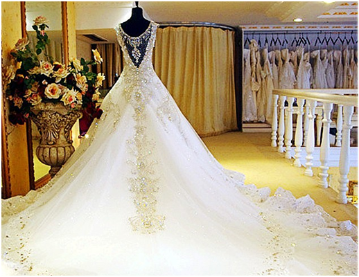 Toda noiva quando se prepara para o casamento, a sua maior preocupação é em relação ao vestido que irá usar no dia da cerimônia. Toda noiva quando se prepara para o casamento, a sua maior preocupação é em relação ao vestido que irá usar no dia da cerimônia.