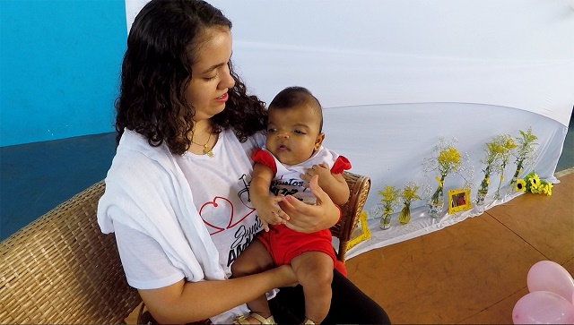 Sophia, de apenas cinco meses, precisa realizar uma delicada cirurgia no crânio que custa cerca de 60 mil reais e precisa acontecer até o mês de julho Sophia, de apenas cinco meses, precisa realizar uma delicada cirurgia no crânio que custa cerca de 60 mil reais e precisa acontecer até o mês de julho