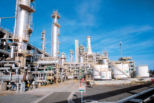 A Refinaria Landulpho Alves em operação desde 1950 (Foto: Arquivo CORREIO) A Refinaria Landulpho Alves em operação desde 1950 (Foto: Arquivo CORREIO)
