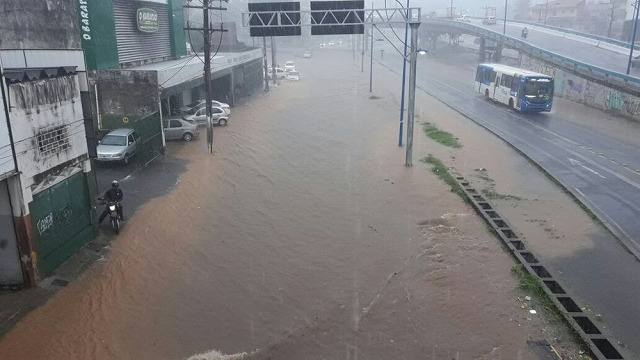 Alagamento na Avenida Vasco da Gama, em Salvador, na manhã desta quarta-feira (Foto: Juliana Cavalcante/TV Baha) Alagamento na Avenida Vasco da Gama, em Salvador, na manhã desta quarta-feira (Foto: Juliana Cavalcante/TV Baha)