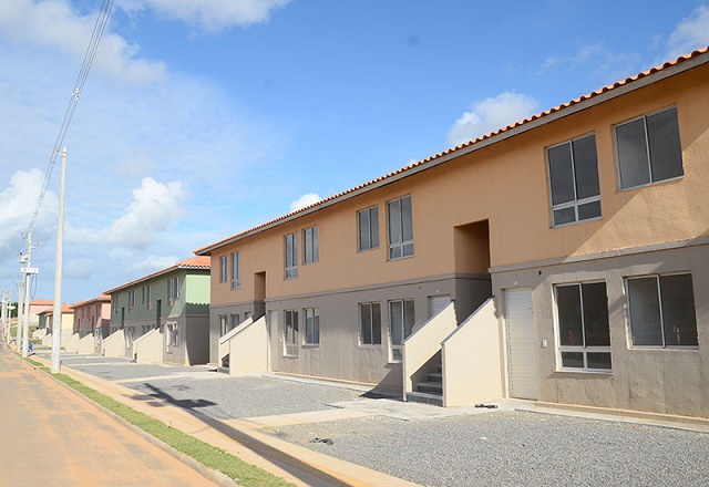 Com as obras concluídas desde o final de 2016, 1.027 unidades habitacionais ainda não foram entregues no município: 586 unidades do Residencial Sítio Verde (Foto) e 441 do Residencial Sítio Horizonte, ambos situados no bairro Verdes Horizontes, por que cargas d'águas não se sabe Com as obras concluídas desde o final de 2016, 1.027 unidades habitacionais ainda não foram entregues no município: 586 unidades do Residencial Sítio Verde (Foto) e 441 do Residencial Sítio Horizonte, ambos situados no bairro Verdes Horizontes, por que cargas d'águas não se sabe