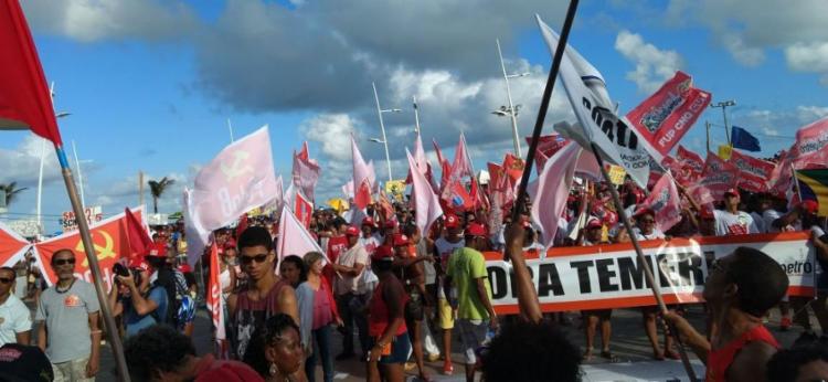 Os manifestantes ficaram em frente ao Farol da Barra (Foto: Yuri Silva | Ag. A TARDE) Os manifestantes ficaram em frente ao Farol da Barra (Foto: Yuri Silva | Ag. A TARDE)