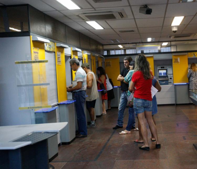 Pagamento serão feitos na Caixa Econômica Federal e no Banco do Brasil (Foto: Margarida Neide | Ag. A TARDE)