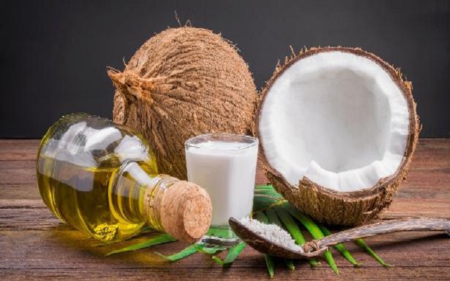 O problema é a gordura saturada, que aumenta o colesterol ruim, que pode entupir veias e artérias O problema é a gordura saturada, que aumenta o colesterol ruim, que pode entupir veias e artérias