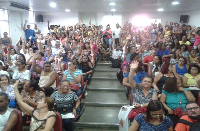 A categoria cobra que a gestão municipal não cumpra a determinação do artigo 28 da Lei 873/08 (PCCV), ou seja, reajuste linear em todos os níveis da tabela de vencimento A categoria cobra que a gestão municipal não cumpra a determinação do artigo 28 da Lei 873/08 (PCCV), ou seja, reajuste linear em todos os níveis da tabela de vencimento